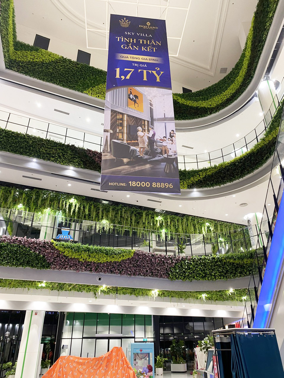 Qc Tại sân bay